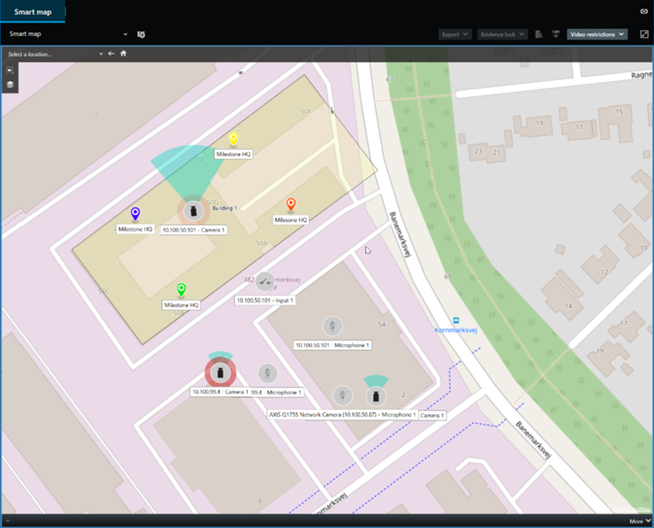 Mapa s různými kamerami a dalšími zařízeními v XProtect Smart Clientaplikaci.